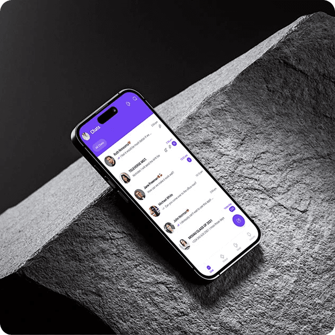 Reacher messaging app displayed on a phone
